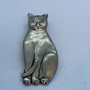 Vintage artisan signed pewter cat brooch pin